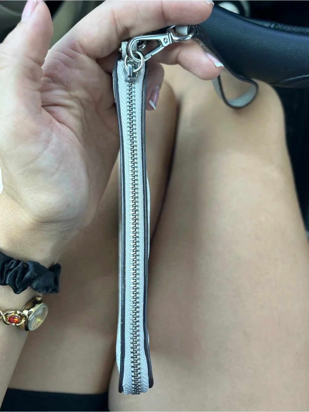 Michael Kors Signature Wristlet Wallet Cream/Vanilla/Silver